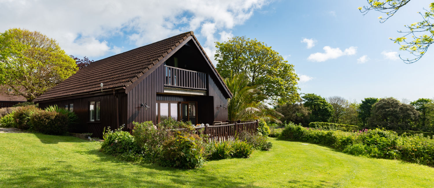 Lodge E47: J-By The Sea