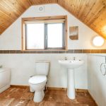 Trelissick Lodge – E26 Bathroom